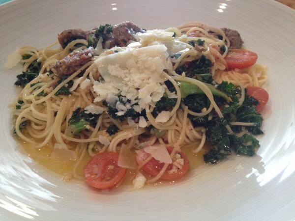 PantaleonesDen's tweet photo. Wondering what to do for dinner? Try our capellini &amp; housemade sausage with white wine, garlic, tomato &amp; Tuscan kale! http://t.co/R9qHOi3V8H