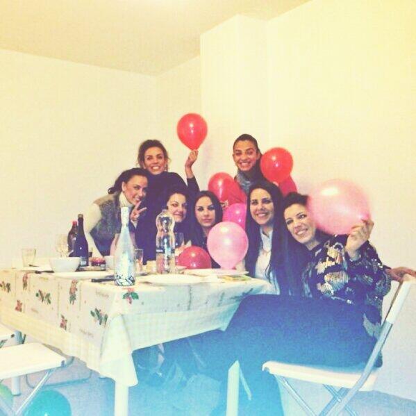 anitaoroben's tweet photo. Celebrando el #picumple @Laurius_12 @maricruztury #martalapi #merxy #guti #cris http://t.co/c89AtimOWk