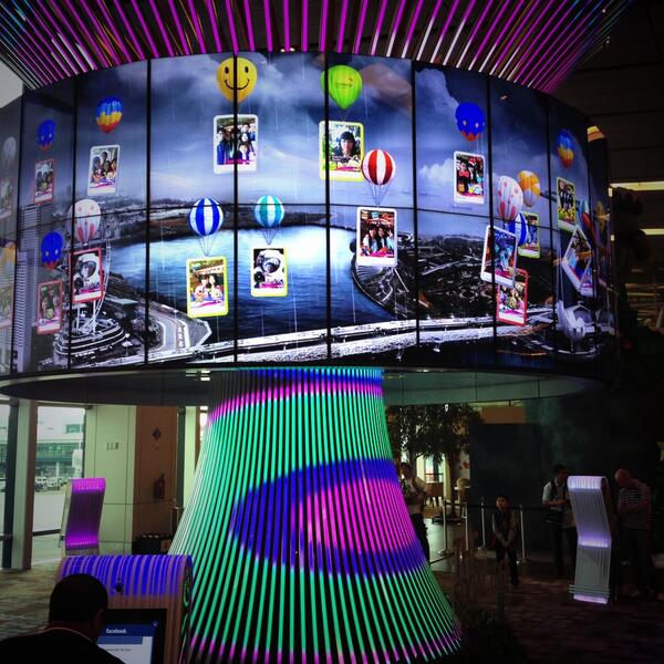 ChangiAirport's tweet photo. Take a photo and upload it on #TheSocialTree. -M #2minsoffame #changiairport http://t.co/1bg7nszYvy