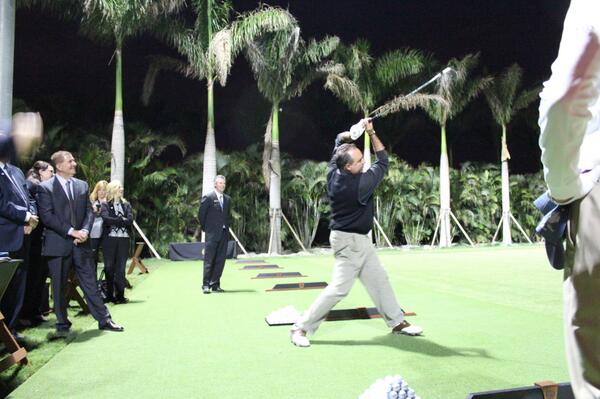 Fun demonstration on the new range with <a href="/GlenFarnsworth/">Glen Farnsworth</a> or is that Arnold Palmer? #1GolfSchool