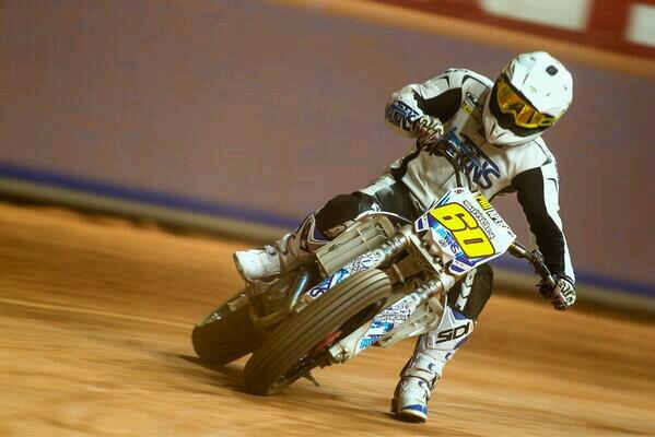 faemotogp's tweet photo. Faltan #60 días para MotoGP con @JulianSimon_60, derrapando a lo grande!!! @JesSanSan @MartinoMoto http://t.co/NCfQC9ROco
