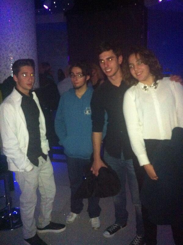 raniaanassar's tweet photo. Good nights a mis guapos , buen sabado en sunset 😘 @dessylopezdorad  @Luxo_Caldarelli @SeveLlamas @davo1995 http://t.co/ZCfEvLQKsM