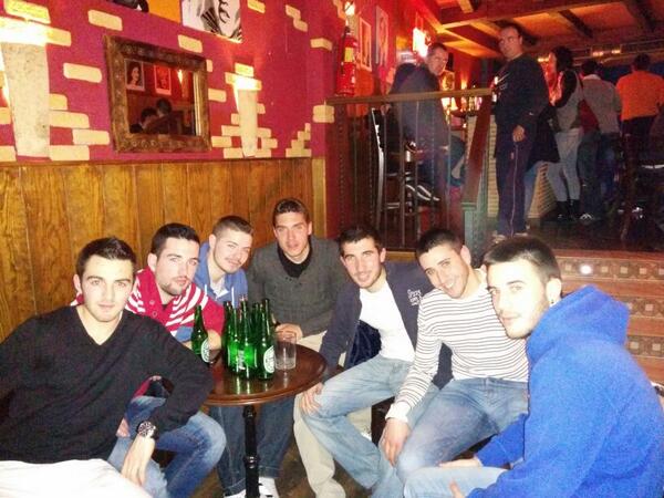 DaniPalomar7's tweet photo. Buena noche con grandísimos  AMIGOS!!! @David_sgb @robertocarot19 @_pabloenrique5 @10JLlopis @alejandro_sgb #Antonio http://t.co/6tCQ94hxno