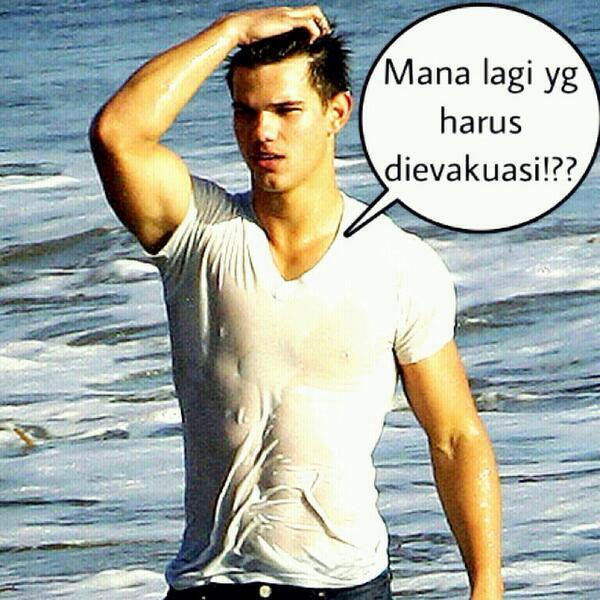 DamnItsTWILIGHT's tweet photo. Selamat pagi Twihards. Siapa yg butuh dievakuasi? http://t.co/F3sPygd4Ke