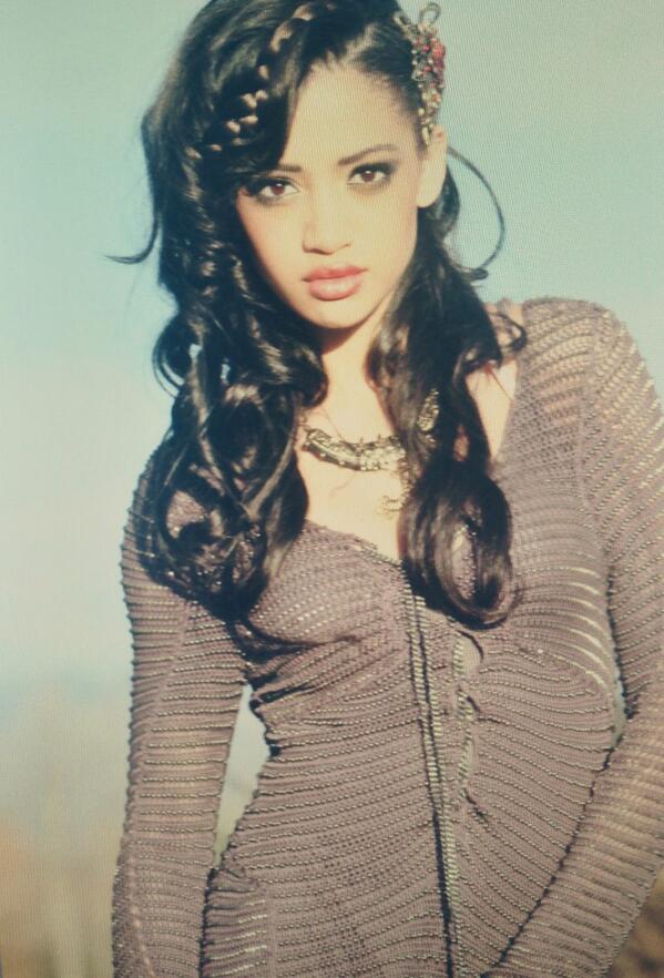 samanthalogan tweet picture