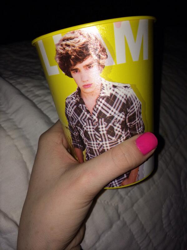 Rachelannboyer's tweet photo. While @Real_Liam_Payne is going off on everyone I'm just sitting back with my liam cup with some tea 😂 http://t.co/MkoJ9ecV35