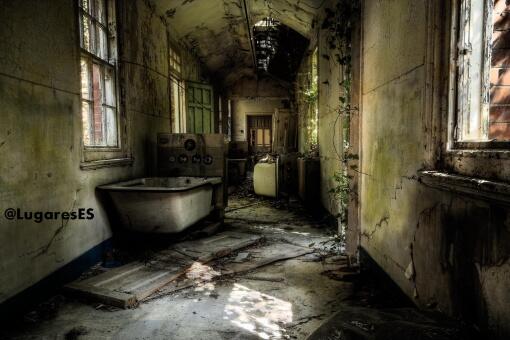 LugaresES's tweet photo. Asilo mental abandonado, en Hellingly, (Inglaterra). Complejo hospitalario con más de un siglo de antigüedad. http://t.co/UL9OqwsD17