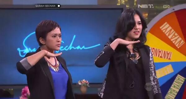 netmedia_info's tweet photo. Raisha lagi dikerjai juga masih kece ya cc : @SarahSechan_NET @raisa6690 #SarahbyRequest http://t.co/nE5jIqIr6N