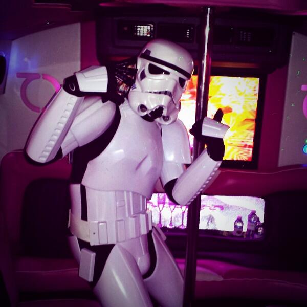 LILPINKPartybus's tweet photo. Even the Force luvs a lilpink! #bridalspectacular #lilpinkpartybus #theellenshow http://t.co/f8w9bFUyO7