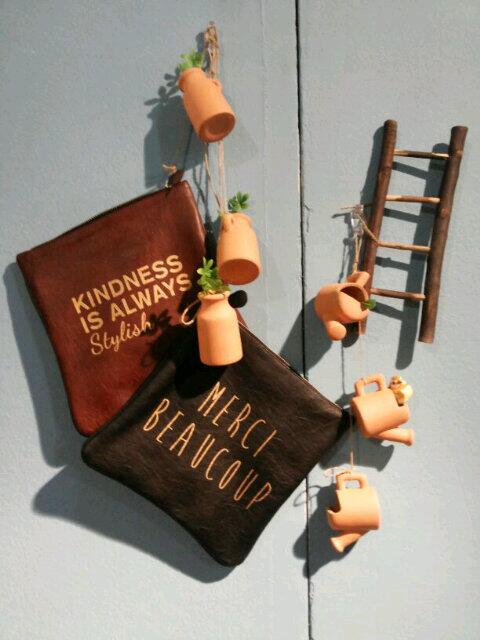 clementinemimsy's tweet image. Square pouch clementine 158.000 available @theGOODSdept