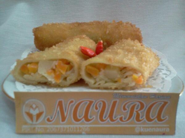 KueNaura's tweet photo. Risoles isi wortel, kentang, laksa, ayam, telur n mayonaise. Info / order silahkan via 26ec0a27 / 085696404515. http://t.co/17o6yJGDhz