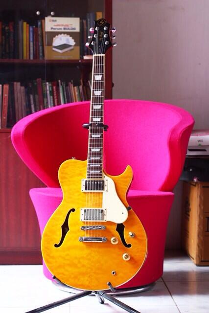 Gitaris kita jual gitar kesayangannya "Greg Bennet Royale Series RL3" , mungkin berminat sodara :)