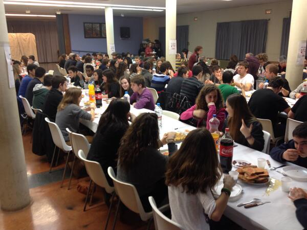 pastoretsberga's tweet photo. Ahir vam celebrar el Sopar de #Pastorets #Berga http://t.co/55gJxam2O8