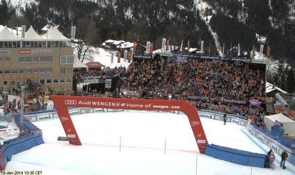 wengenCOM's tweet photo. #Wengen -View to the finish area. #Lauberhorn #SkiWorldCup Slalom race http://t.co/XTPr4sfOuE in progress http://t.co/7LZSTap9ja