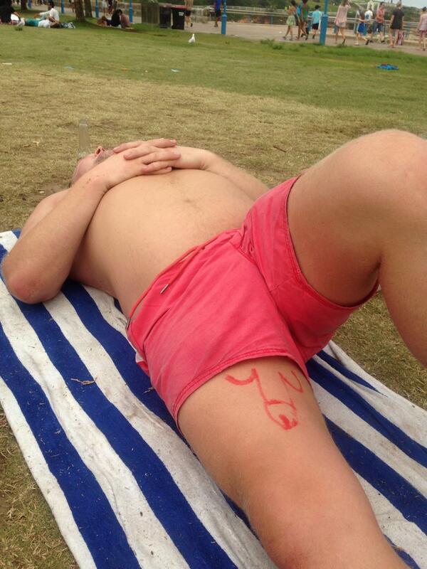 jakeelinton's tweet photo. Ollie having a little sleep in the sun.. @bigols91 http://t.co/a5zFfgIhi3