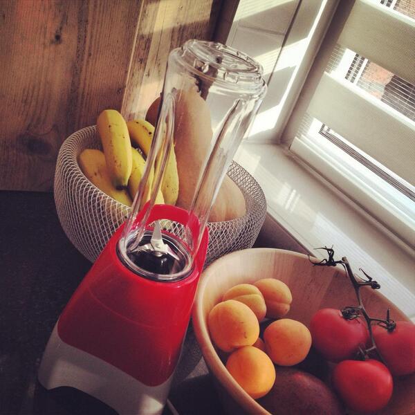 StudioNanaa's tweet image. M&apos;n nieuwe beste vriend voor de komende weken! #miniblender #hema #kaakoperatie