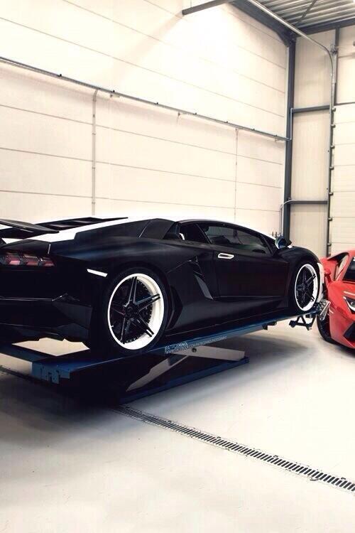 CarSwapMe's tweet photo. Lambo 😱 http://t.co/2pQooy7mje