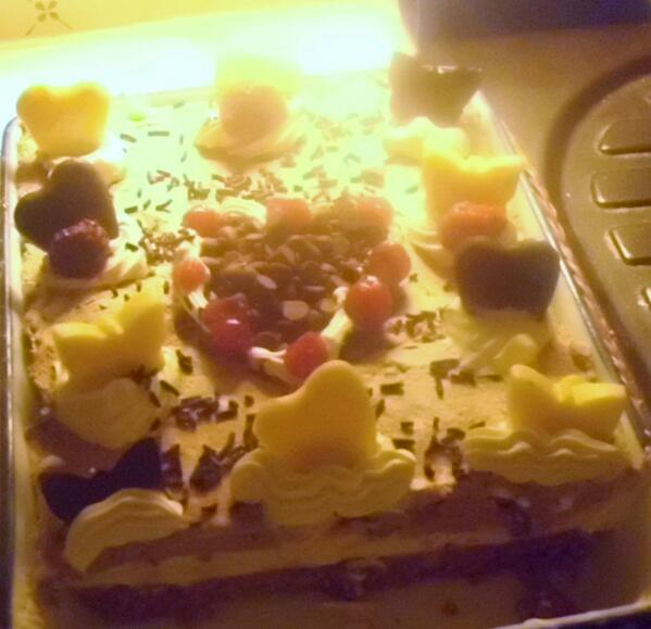 Hebbie's tweet image. i can report the cheesecake still tastes like cheescake #lightbreakfast