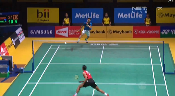 netmedia_info's tweet photo. Jumping smash ala Lee Chong Wei #NETBadminton http://t.co/0CHsvXnkx0