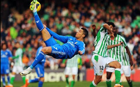 NLCristiano's tweet photo. 31 goals in de laatste 26 duels - 21 in de competitie, 9 CL, 1 beker - totaal 232 goals voor Real Madrid = RESPECT http://t.co/icB4oThBWI