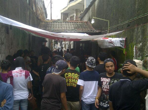 PEDULI SESAMA w/ <a href="/dennyfrust24/">RichardDennyNahazon</a> <a href="/abyeboy/">Aby Cool</a>  <a href="/highmoonska/">HIGHMOON</a> <a href="/shortstory_SS/">short story</a> <a href="/Stoneice_SI/">STONE ICE</a>, Bersatu Untuk Mereka :)