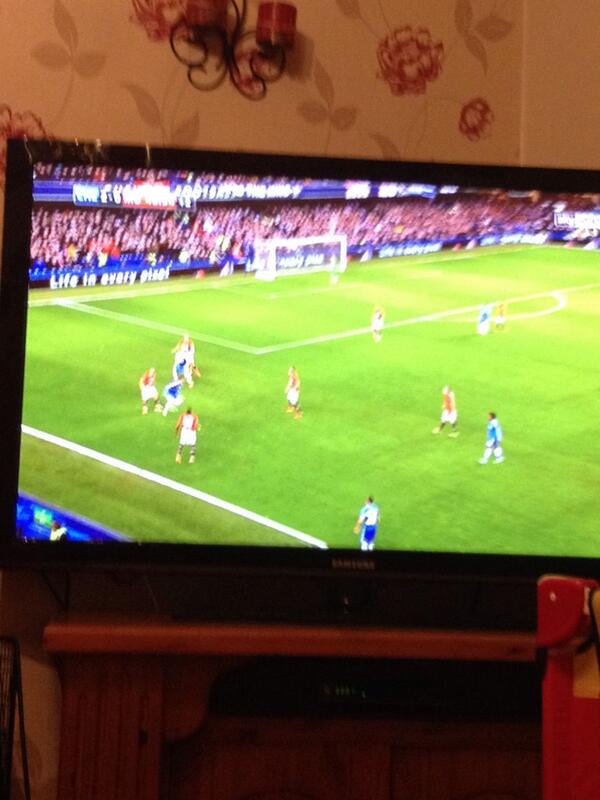 DeckyCurran1978's tweet photo. @Martypele2 any big games on the day. My tvs broke #unitedsuckdick http://t.co/hemAzk9X2r