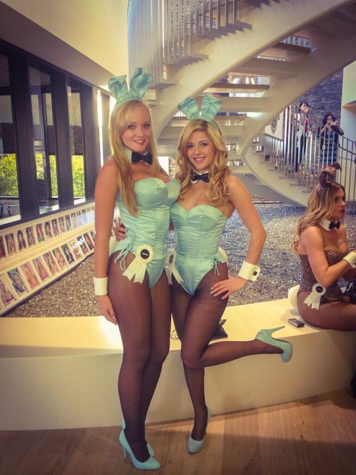 My first bunny suit experience with my sister @MissAshleyHobbs ???
 @AGMakeupHair ?
@Playboy @PlayboyTV