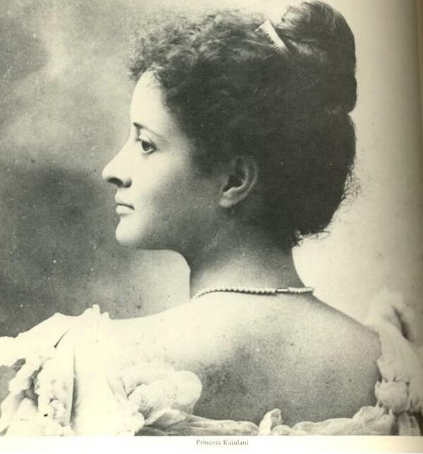 LandOfHistory's tweet photo. Robert Louis Stevenson called Ka'iulani the "Island Rose" and wrote her a poem in her autograph book http://t.co/YGcHkccPQN