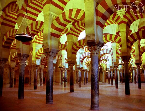 educagenios's tweet photo. Rincones de Andalucía... La Mezquita Catedral de Córdoba. http://t.co/DNg7FhI68j