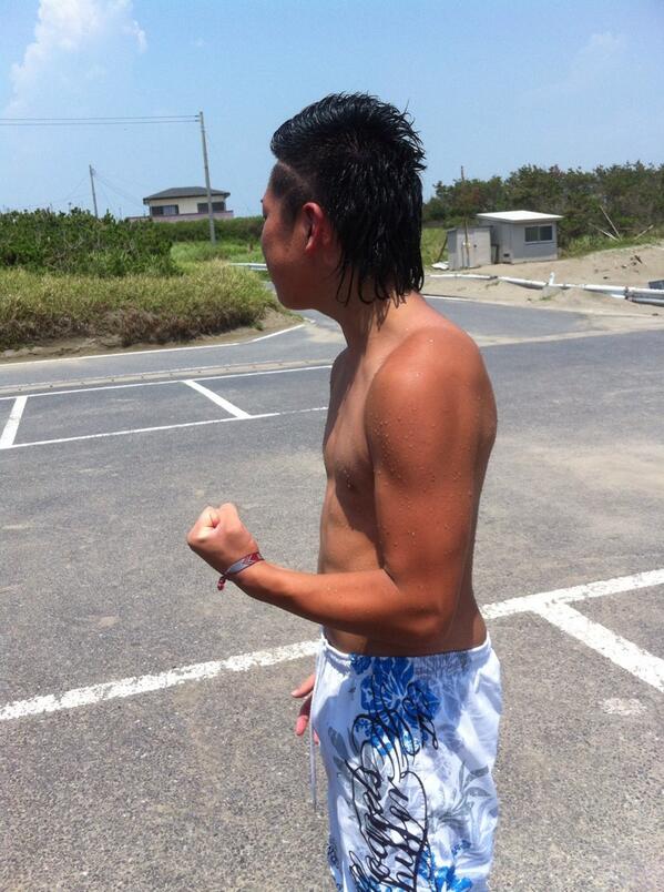 d_k616's tweet photo. このぐらいの筋肉と黒さ保ちたいね。笑
5ヶ月頑張ればなんとかなるべ。笑 http://t.co/4zzhTUGcMQ