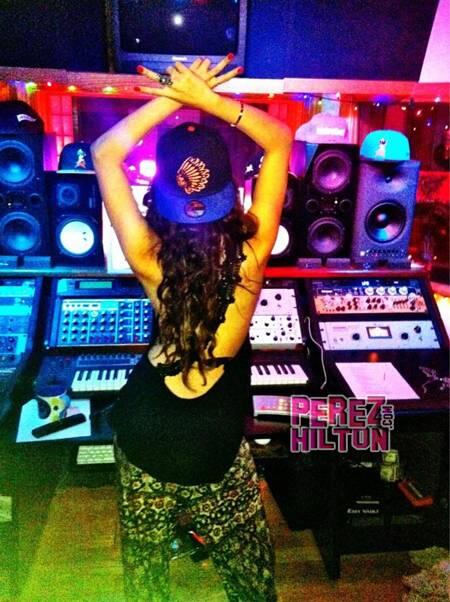 selg86's tweet image. Me At Studio