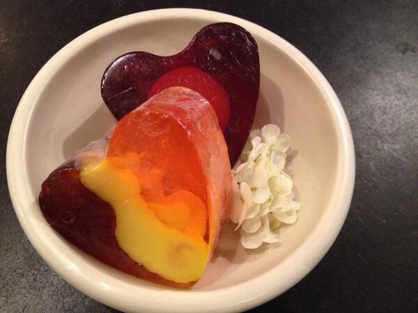 “<a href="/ZeepGiethoorn/">HartvanZeep</a>: #Seringen en #kaneelzeep in handgedraaid zeepbakje van <a href="/DeWoldpoort/">DeWoldpoortSteenwijk</a>  ”