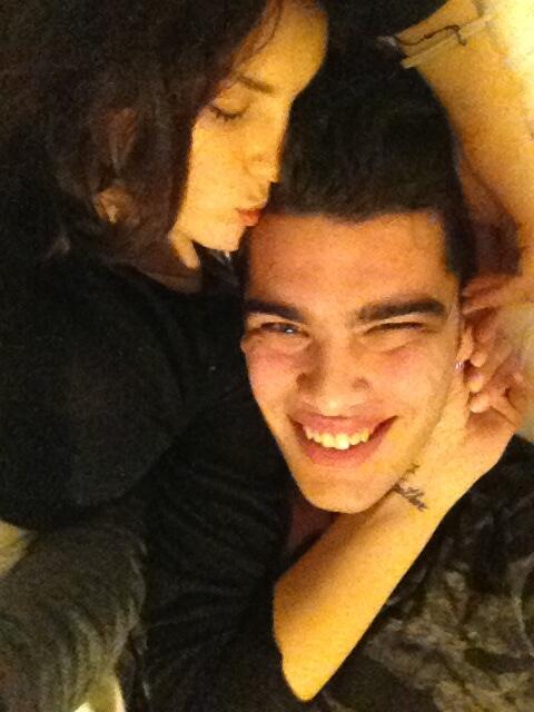 DAYCRISMELLO's tweet photo. My love http://t.co/zQoekCxIzx