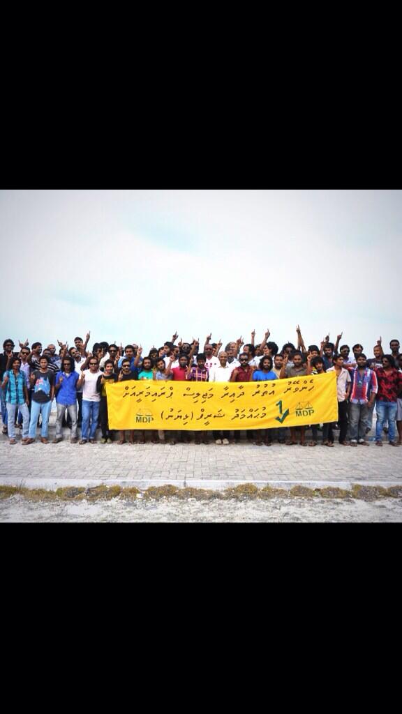 tckokko's tweet photo. #HenveyruUthuru dhaairaa a rayithunge loabaa eku @ShareefLhiyanu @MDPSecretariat @tcbath @Bunko666 http://t.co/7ADU3hzRbt
