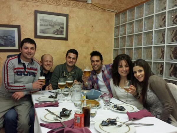 GinerVte's tweet photo. @fenollardo. A l'hora de dinaaar paellota de faves i carxofes ;) http://t.co/Kjh5uat8b2