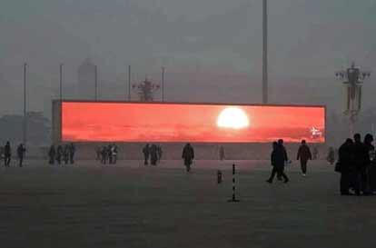 Reforma's tweet image. El smog en China es tan denso que, para poder ver el Sol, es necesario transmitirlo en video bit.ly/1mpQ3XW