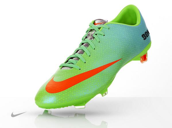 soccerdotcom's tweet image. If Hazard scores against Man Utd, we'll give away a pair of @nikesoccer #Mercurial Vapors.
Follow &amp;amp; RT to enter!