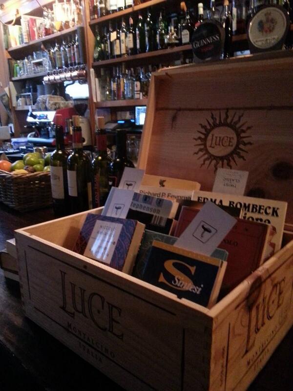 alter_Azioni's tweet photo. libri in attesa di #scambio #twistyourbook #booksharing #bookcrossing #milano #ripaticinese13 #twistonclassic http://t.co/hhZmj7ZCdd