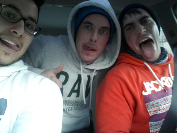 juanmi91FR's tweet photo. Despidiendonos de un finde de la hostia y risas ,, adiós nieve jajaja @Charlymanche  @LTAlvarito http://t.co/od3YdvQmB2