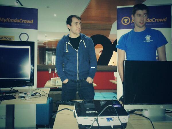 excompsci's tweet image. Presentation time is here ! Team 1- Traffic light control.