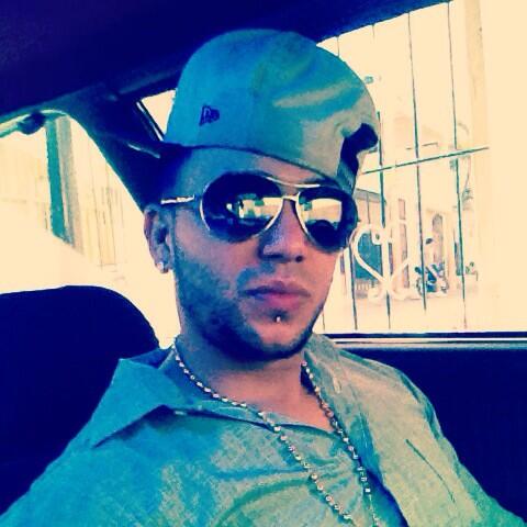 VozJc's tweet photo. y el tipo se busca..no tu http://t.co/gpEkVzeD06