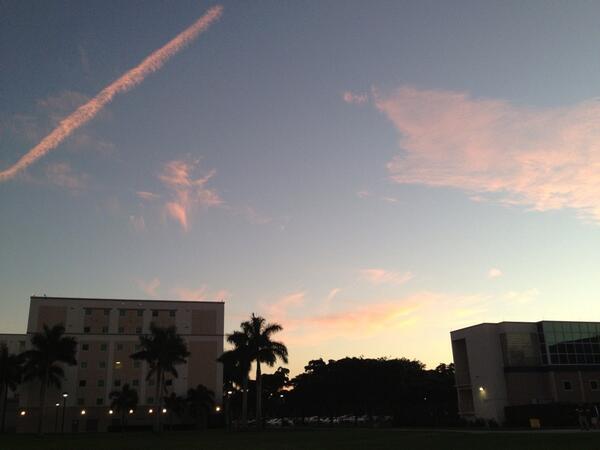 FAUJupiterFRAS's tweet photo. Beautiful sunset in FAU! One day less to be jamming out in FRAS @FRAS2014 #fras2014 #nofilter #lovewhereyoulive http://t.co/LPqnJE8SfW
