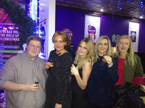 Headofficearena's tweet photo. Belated pic from our works Christmas do 2013 #yeamheadoffice @jimjamjom @nicole_lbarrow @fernwilliams6 @nikkijmerry http://t.co/lRvEElBom3