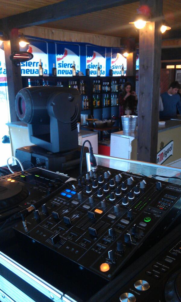 edelmixsound's tweet photo. Gran equipo en @ApresSki_SN Gracias por invitarme a la inauguración. Espero más colaboraciones con vosotros! http://t.co/XnUydywf8g