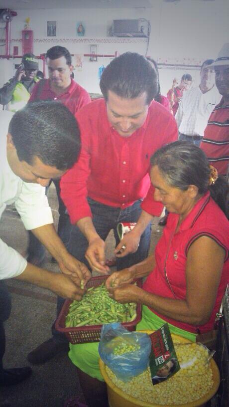 juanmanuelgalan's tweet photo. El Trabajo de Muchos... Conocido por pocos, es divulgado por #elmandatodelagente Votemos L100. http://t.co/rPNk9OY1h6