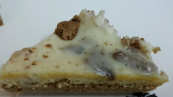 itzshaz's tweet image. Chocolate Chip cheesecake this time ! My experimentation with baking continues...