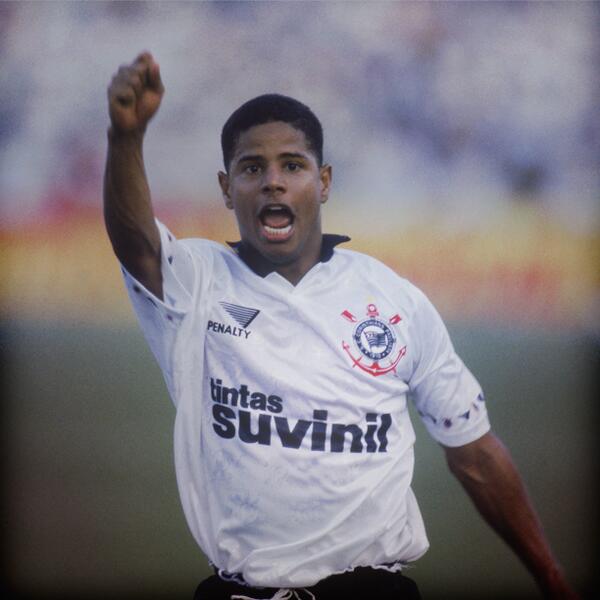 E no dia do 1º jogo do #Corinthians em 2014, completam-se 20 anos da estreia de Marcelinho no #Timão. ” <a href="/marcelinho_c/">Marcelinho Carioca</a>
