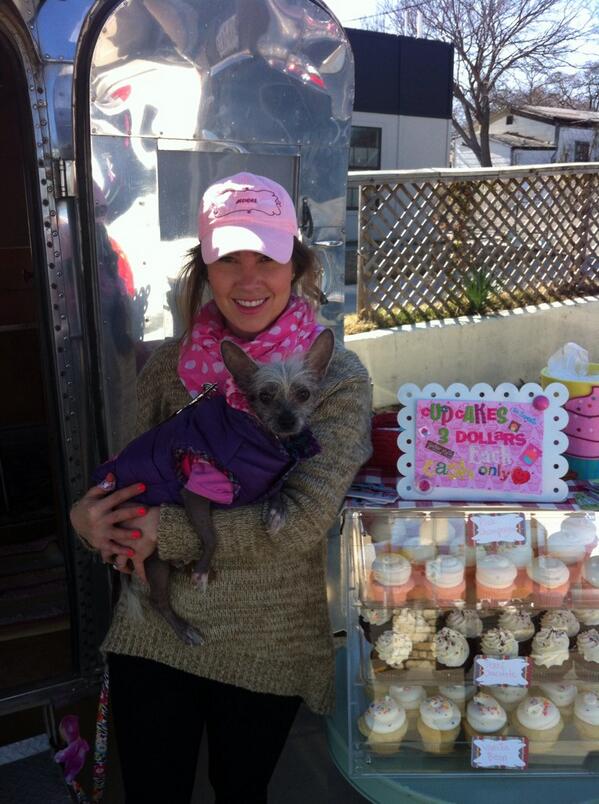 SprinkleLoverFW's tweet photo. Sweet pea and I are slingin cakes outside of hale house vintage on Montgomery! Come shop and then get a $3 cupcake! http://t.co/Km10mxiTLd