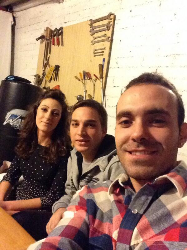 omich88's tweet photo. @billyn23 @paula_gs8 , más que coches http://t.co/PLqCSeo49K