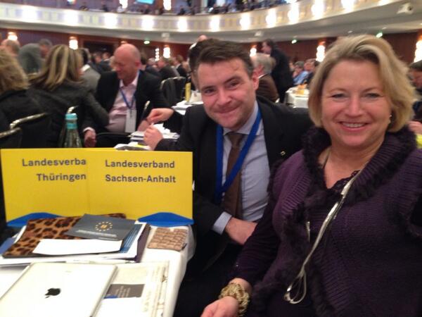 Patrick_Kurth's tweet photo. mit Conny Pieper auf dem #ept14 in Bonn. Wir sind jetzt vor dem letzten Wahlgang. http://t.co/Jz4qo3fLDQ